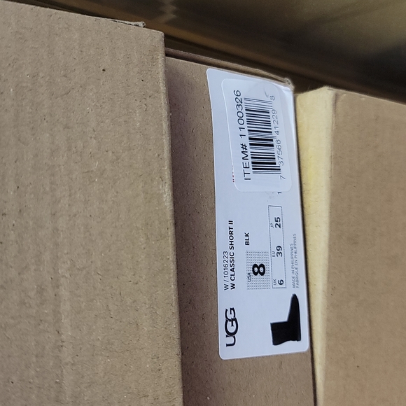 🎁UGG Ladies’ Classic Short II Boot - Picture 11 of 16